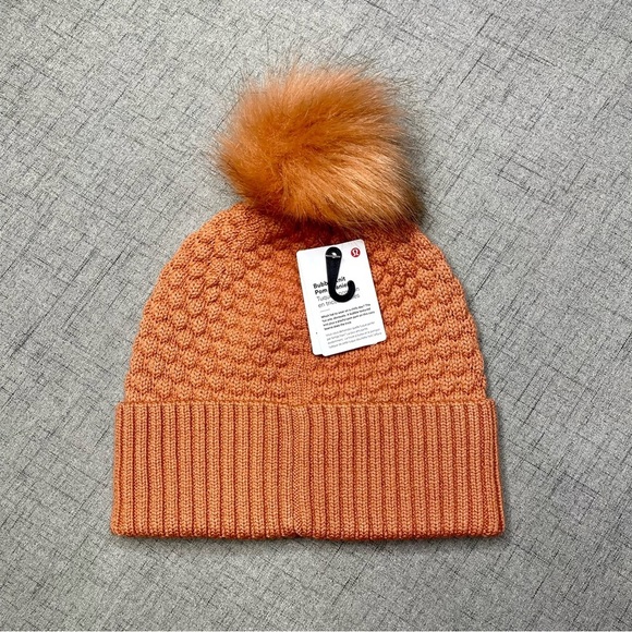 Lululemon Bubble Knit Beanie Hat Pom Pom Fur Winter Hat Pink Savannnah NWT - Picture 3 of 6